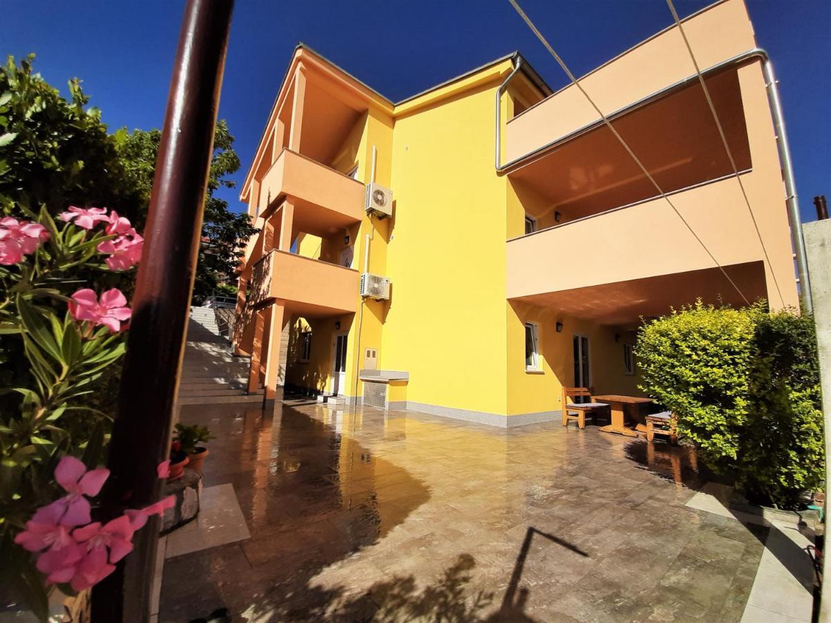 Cozy Apartments With Sea View Нови Винодолски Екстериор снимка